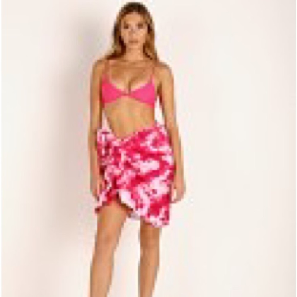 Mikoh Toyama Sarong in Inkblot pink O/S